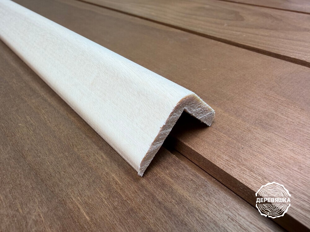 Уголок липа